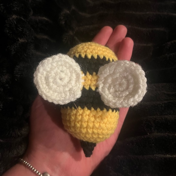 Handmade crochet bee - Picture 3 of 4